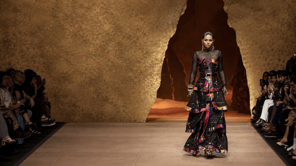 Fashion Runway 1250x703 1
